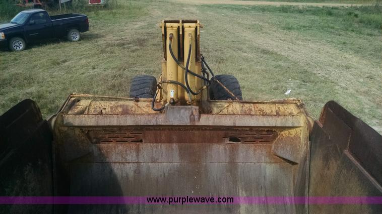 image for item L2755 Caterpillar 470 pull type scraper