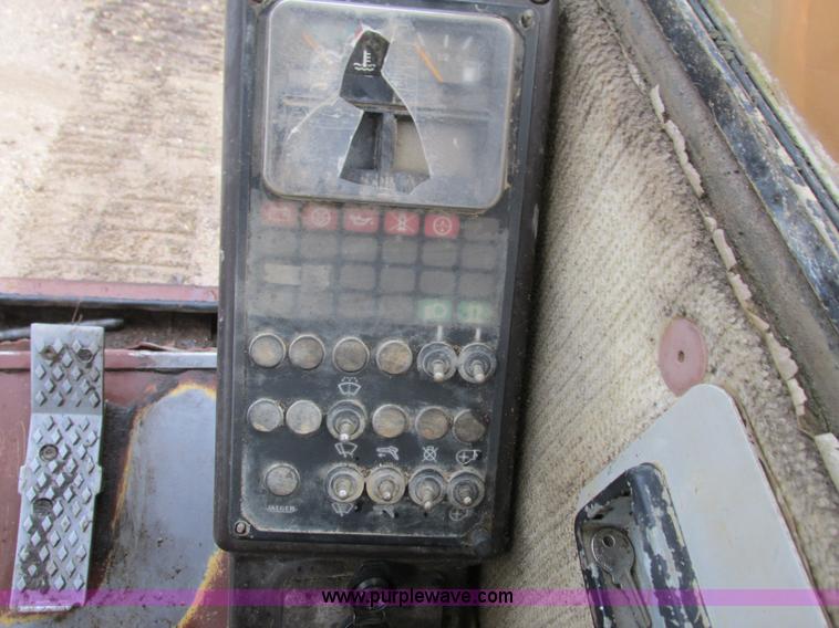 image for item L3826 1990 Case 888 excavator