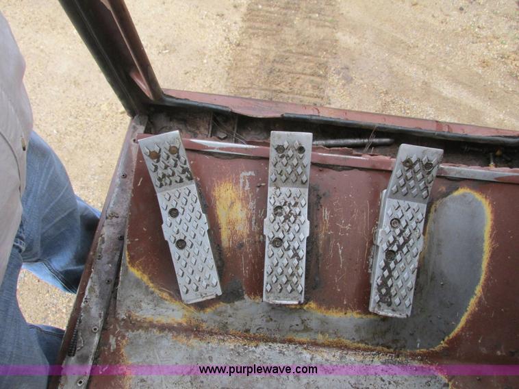 image for item L3826 1990 Case 888 excavator