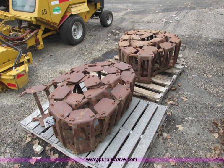 image for item L3830 Loeggering skid steer tracks