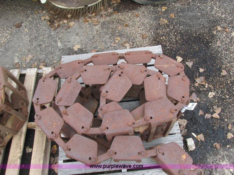 image for item L3830 Loeggering skid steer tracks