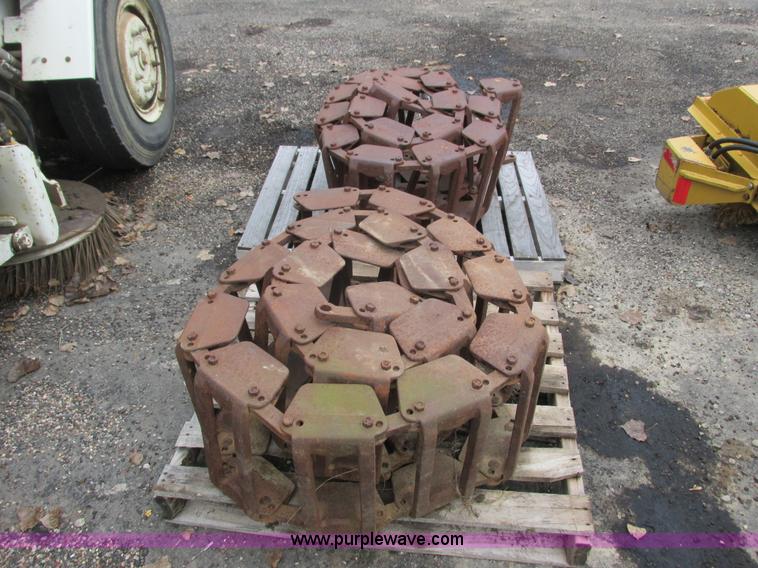 image for item L3830 Loeggering skid steer tracks