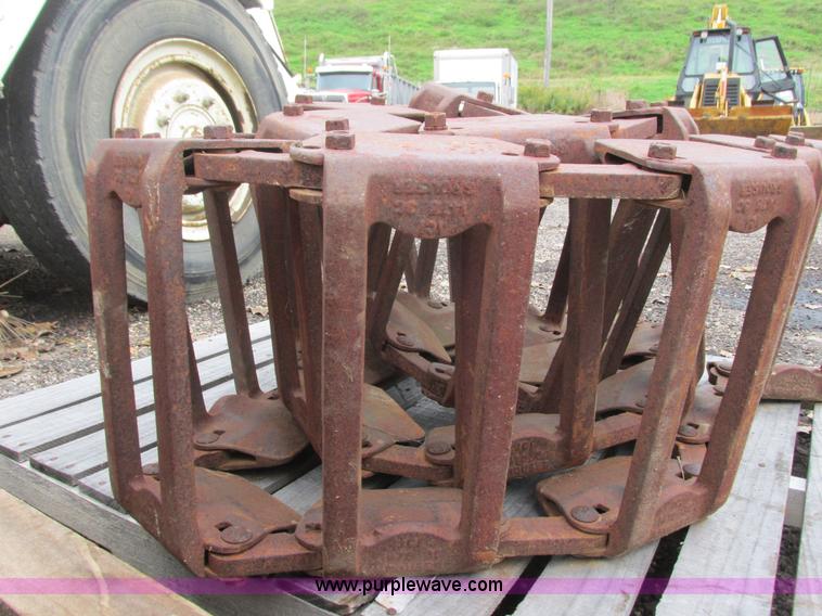 image for item L3830 Loeggering skid steer tracks