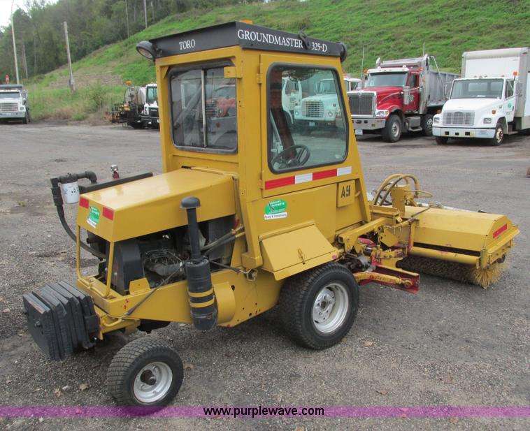 image for item L3831 Toro Groundsmasters 325-D lawn mower