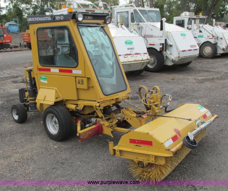 image for item L3831 Toro Groundsmasters 325-D lawn mower