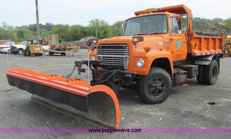 image for item L3833 1983 Ford 8000 dump truck