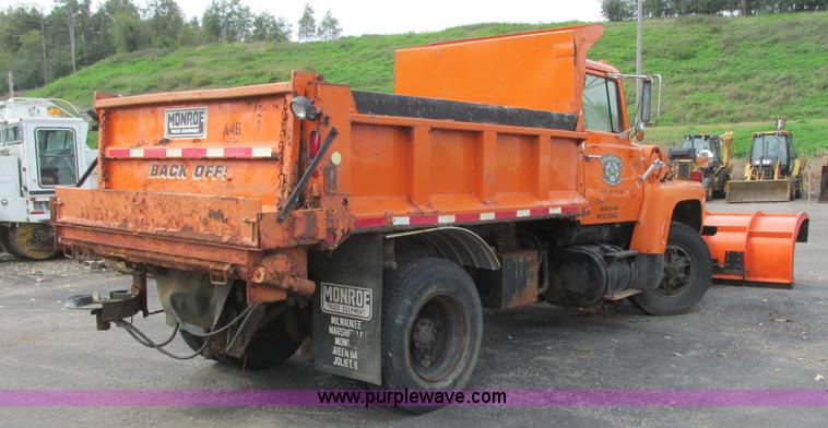 image for item L3833 1983 Ford 8000 dump truck