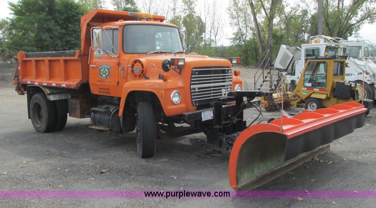 image for item L3833 1983 Ford 8000 dump truck