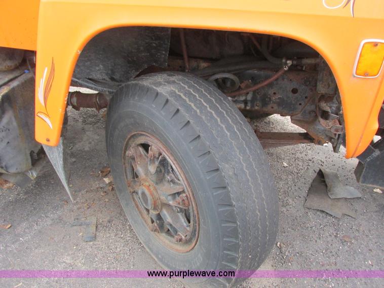 image for item L3833 1983 Ford 8000 dump truck