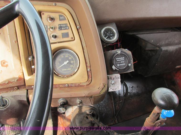 image for item L3833 1983 Ford 8000 dump truck