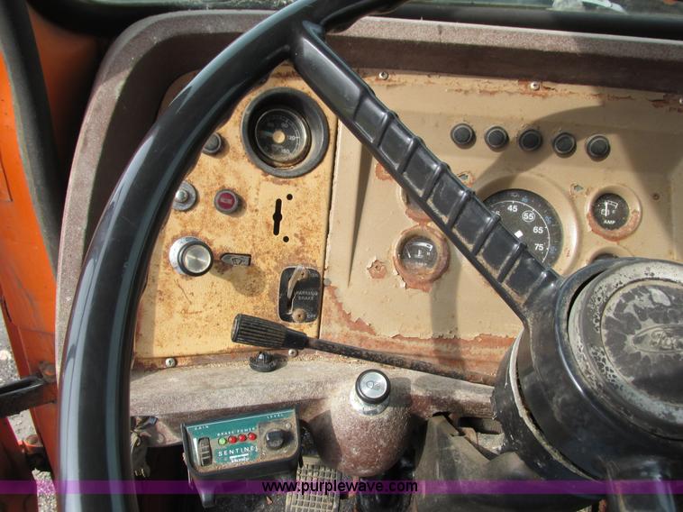 image for item L3833 1983 Ford 8000 dump truck