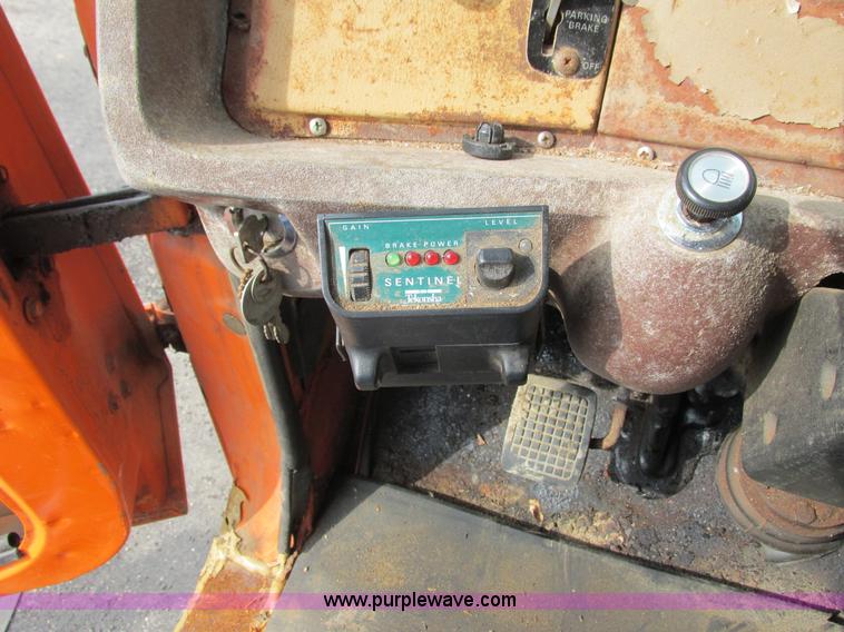 image for item L3833 1983 Ford 8000 dump truck