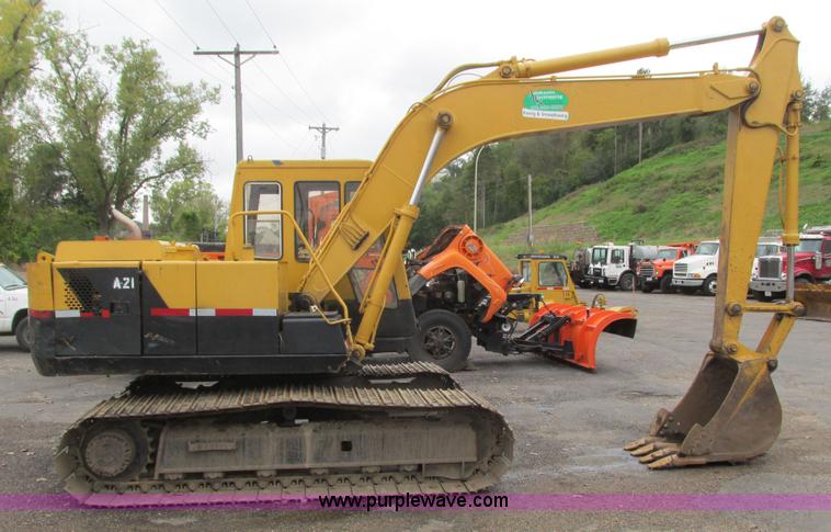 image for item L3835 Kobelco K904 II excavator