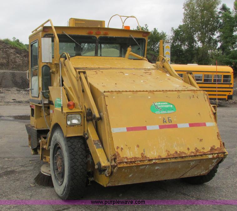 image for item L3836 1985 Athey Mobil sweeper