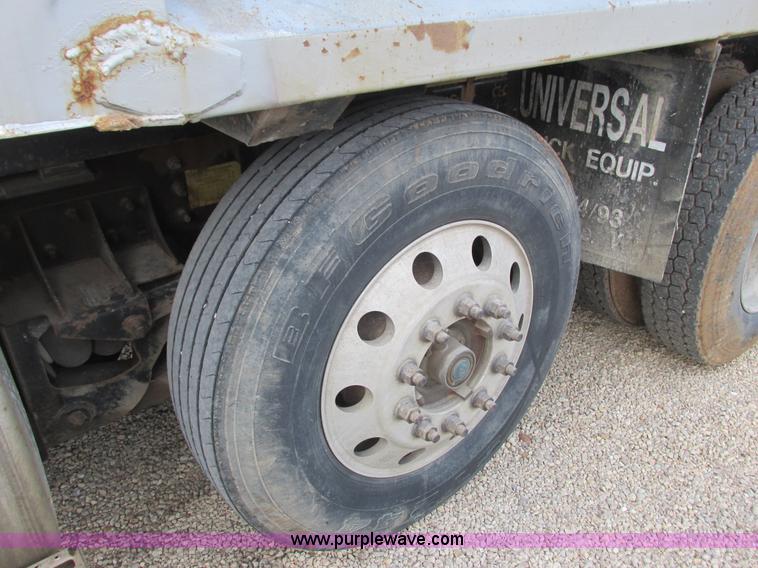 image for item L3841 2001 Sterling LT8500 dump truck