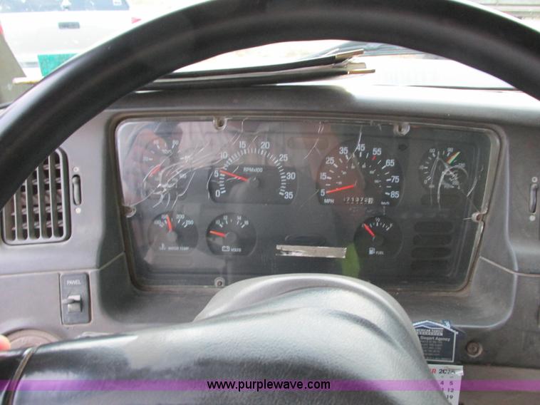 image for item L3841 2001 Sterling LT8500 dump truck