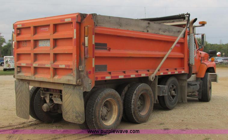 image for item L3842 1999 International 2674 dump truck