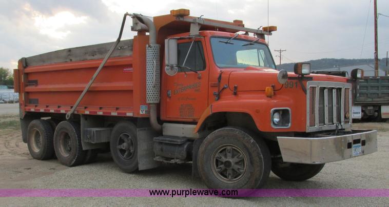 image for item L3842 1999 International 2674 dump truck