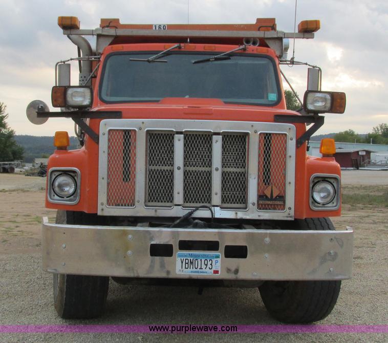 image for item L3842 1999 International 2674 dump truck