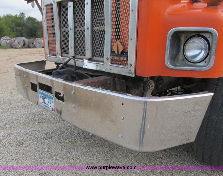 image for item L3842 1999 International 2674 dump truck