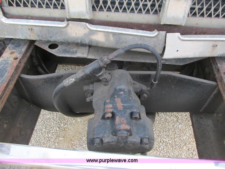 image for item L3842 1999 International 2674 dump truck