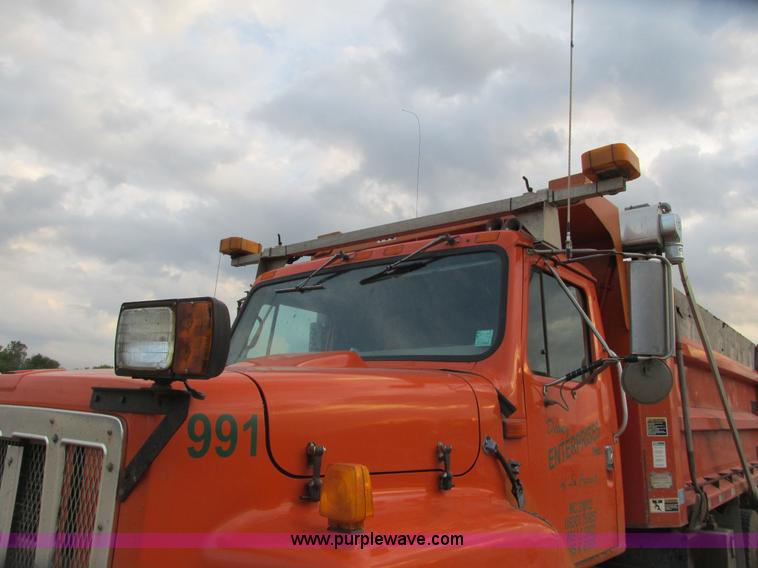 image for item L3842 1999 International 2674 dump truck