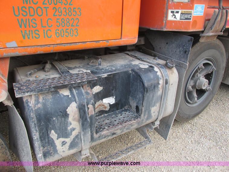 image for item L3842 1999 International 2674 dump truck
