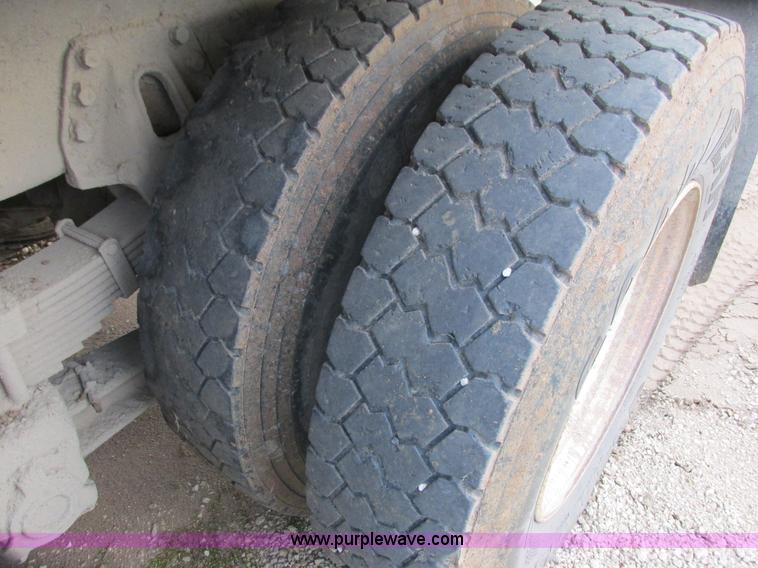 image for item L3842 1999 International 2674 dump truck