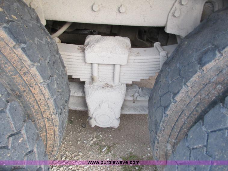 image for item L3842 1999 International 2674 dump truck
