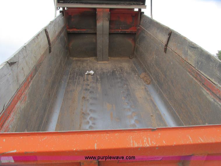 image for item L3842 1999 International 2674 dump truck