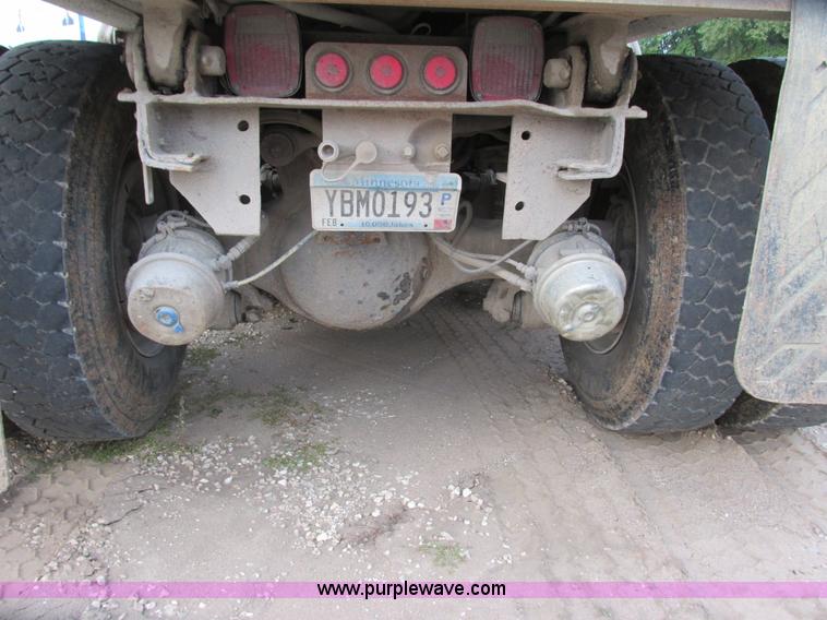 image for item L3842 1999 International 2674 dump truck