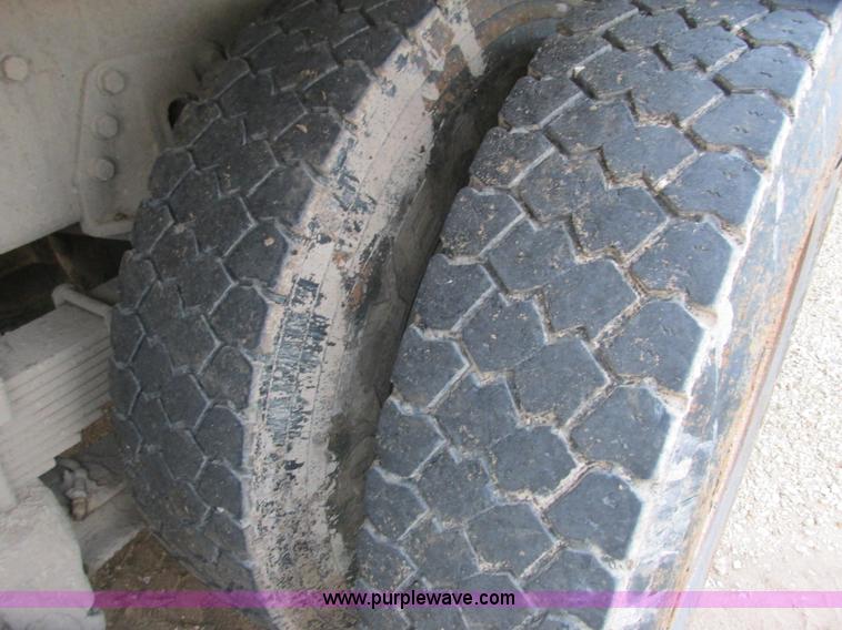 image for item L3842 1999 International 2674 dump truck