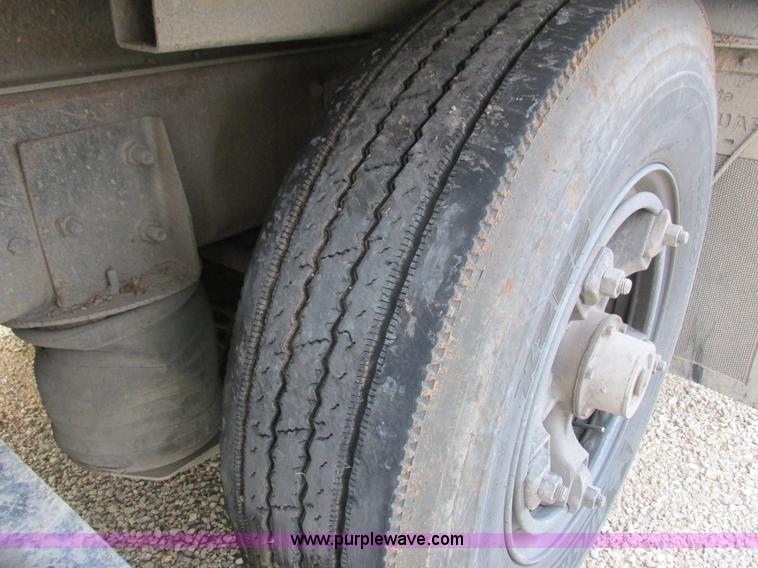 image for item L3842 1999 International 2674 dump truck