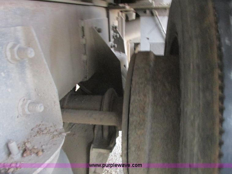 image for item L3842 1999 International 2674 dump truck