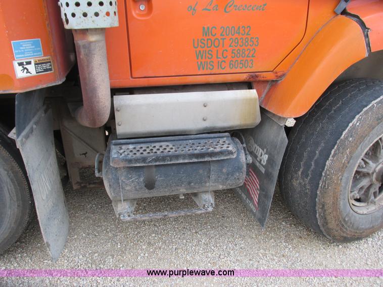 image for item L3842 1999 International 2674 dump truck