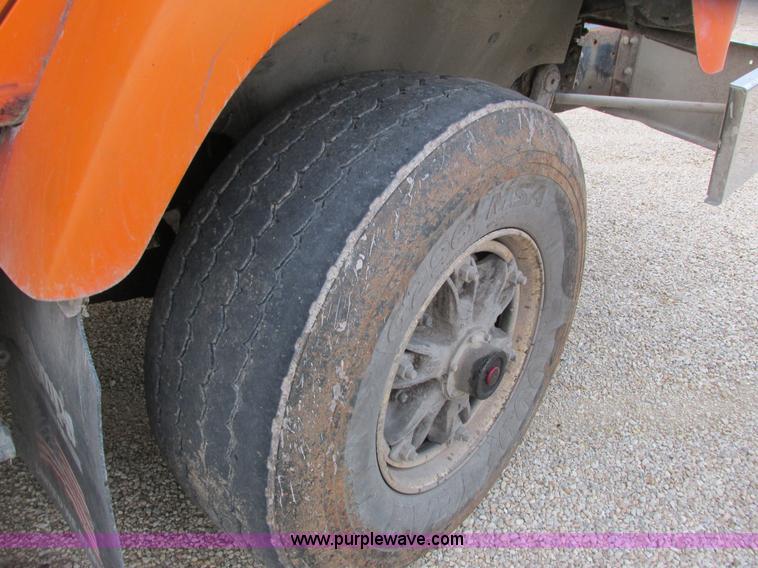 image for item L3842 1999 International 2674 dump truck