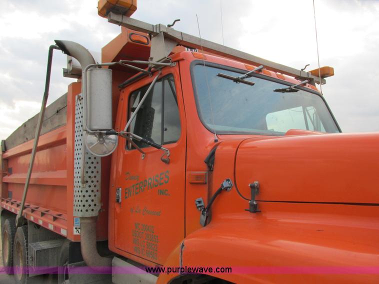 image for item L3842 1999 International 2674 dump truck