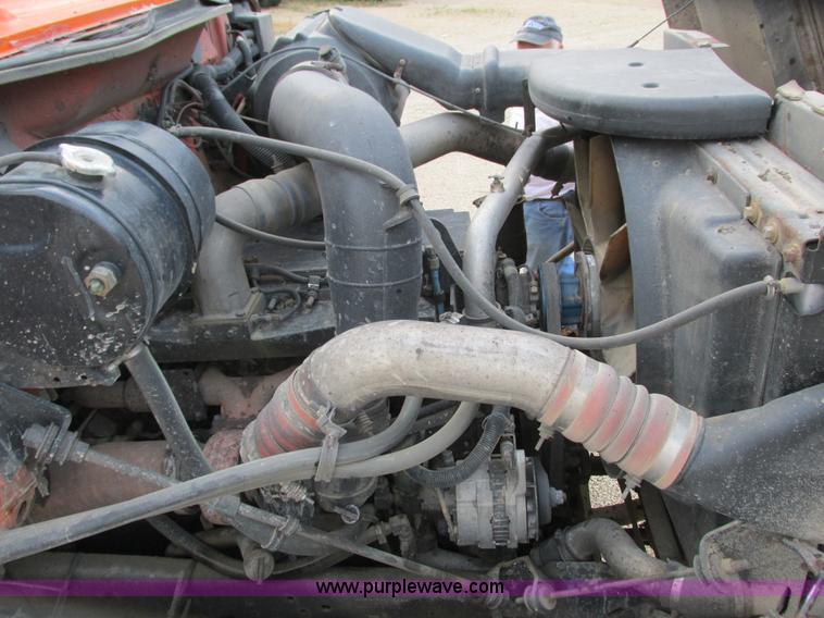 image for item L3842 1999 International 2674 dump truck