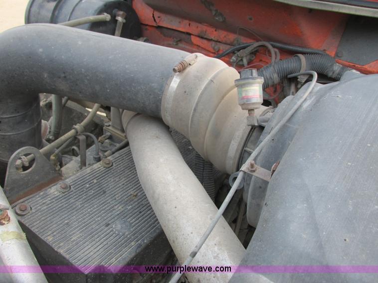 image for item L3842 1999 International 2674 dump truck