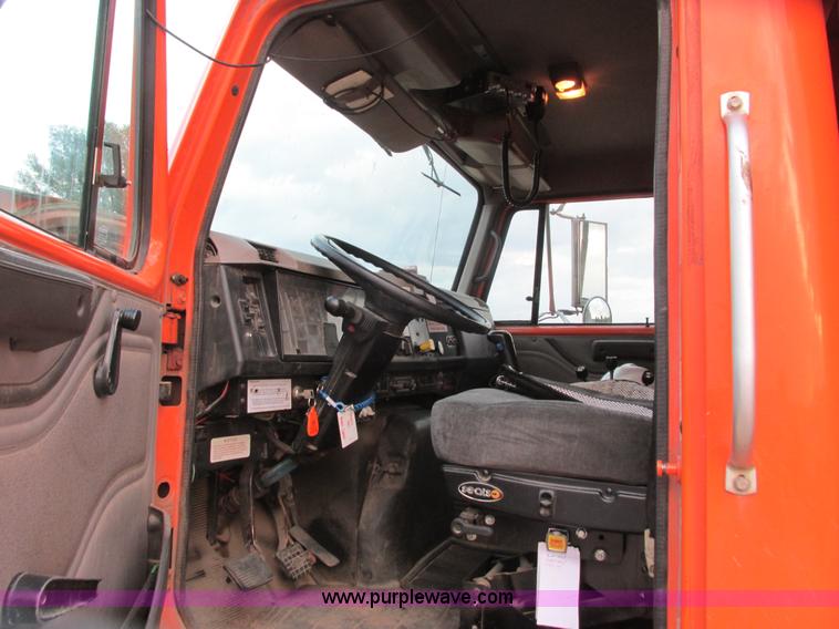 image for item L3842 1999 International 2674 dump truck