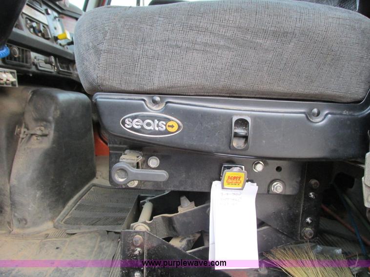 image for item L3842 1999 International 2674 dump truck