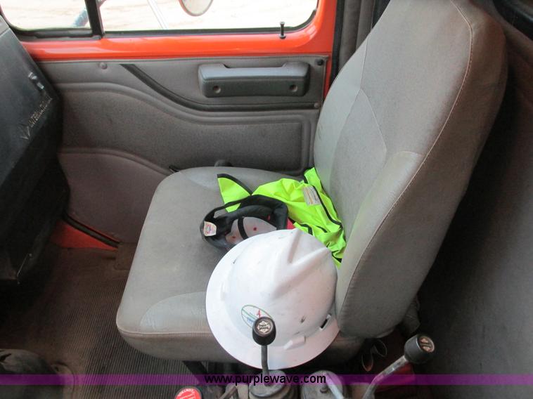 image for item L3842 1999 International 2674 dump truck