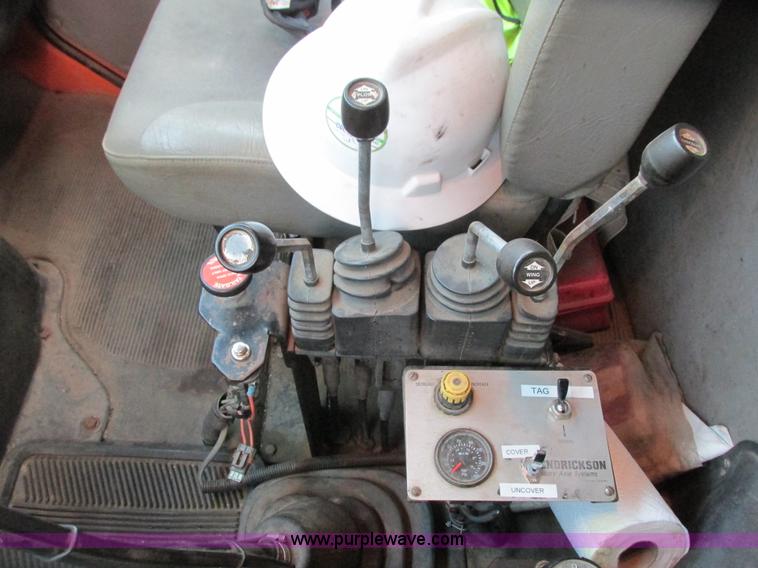 image for item L3842 1999 International 2674 dump truck