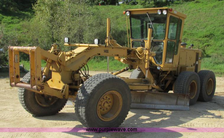 image for item L3843 1982 Caterpillar 140G motor grader