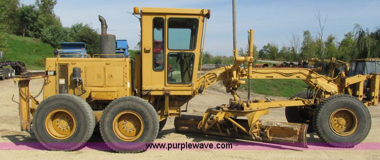 image for item L3843 1982 Caterpillar 140G motor grader