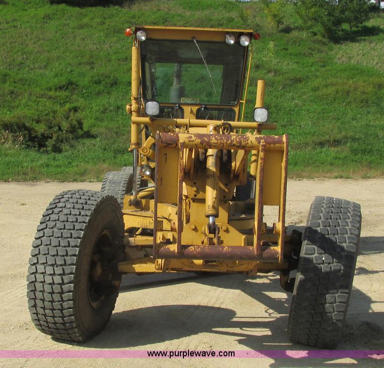 image for item L3843 1982 Caterpillar 140G motor grader