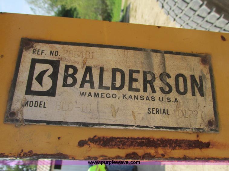 image for item L3843 1982 Caterpillar 140G motor grader