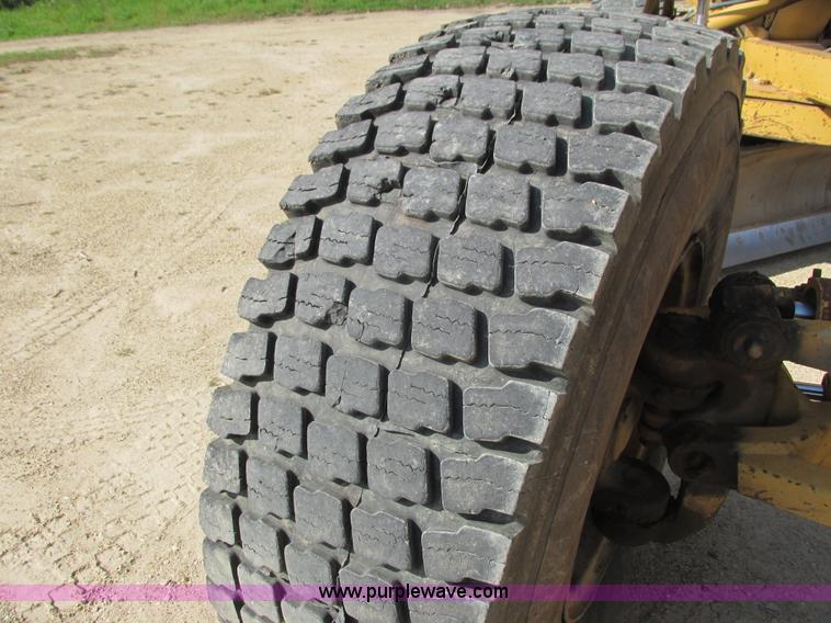 image for item L3843 1982 Caterpillar 140G motor grader