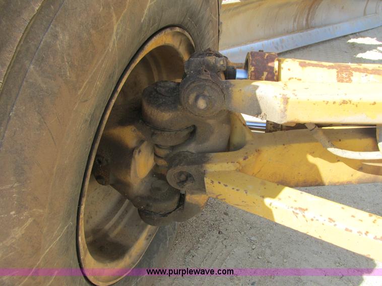 image for item L3843 1982 Caterpillar 140G motor grader