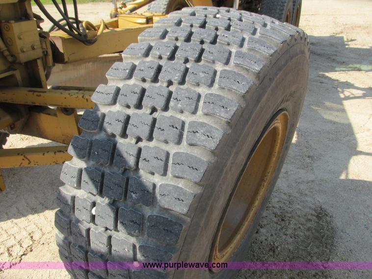 image for item L3843 1982 Caterpillar 140G motor grader